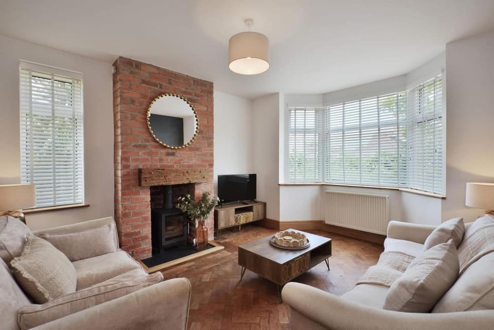 Spacious Gate 3BR City 5mins Walk Pets Welcome House in Hereford