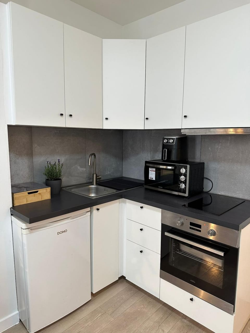 Modern Apt for 4 Near City Center Apartment in Brussels