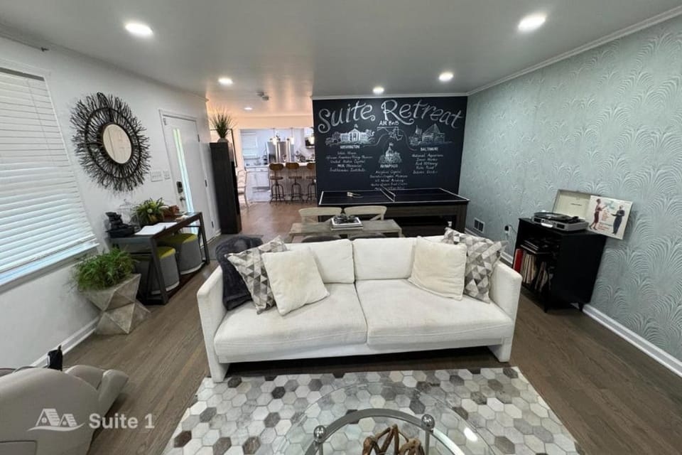 Kitchen or kitchenette, Living room, Decorative detail, Seating area