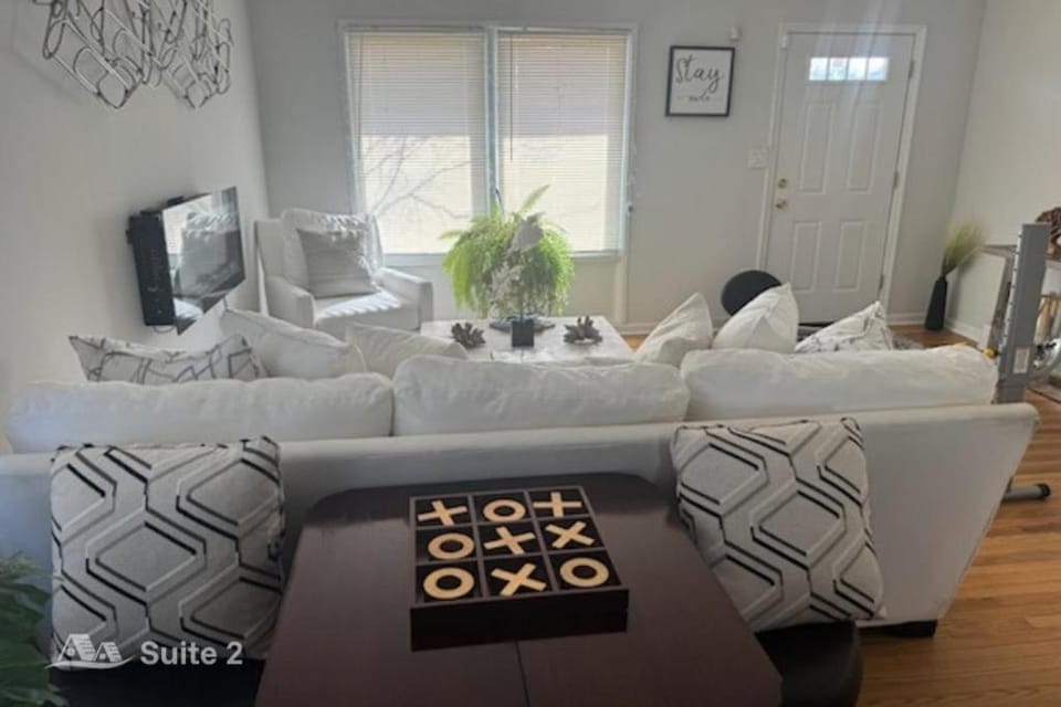 Day, TV and multimedia, Living room, Seating area