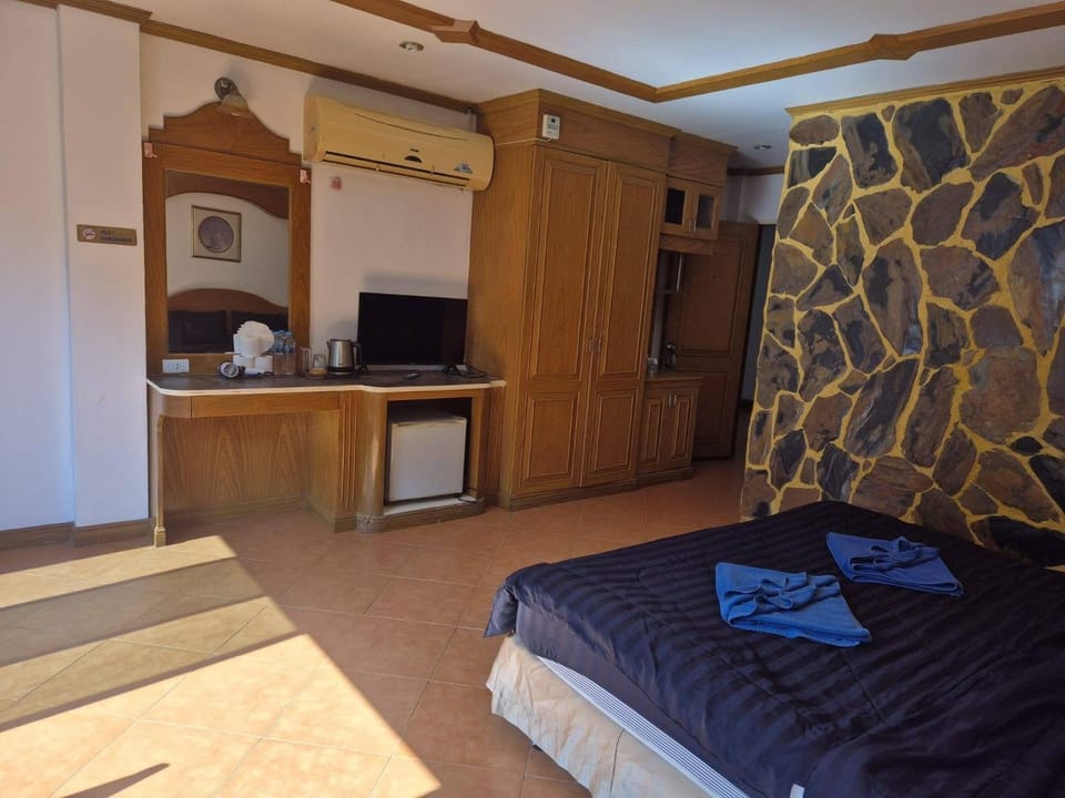 EYMEN Guesthause Bed and Breakfast in Patong