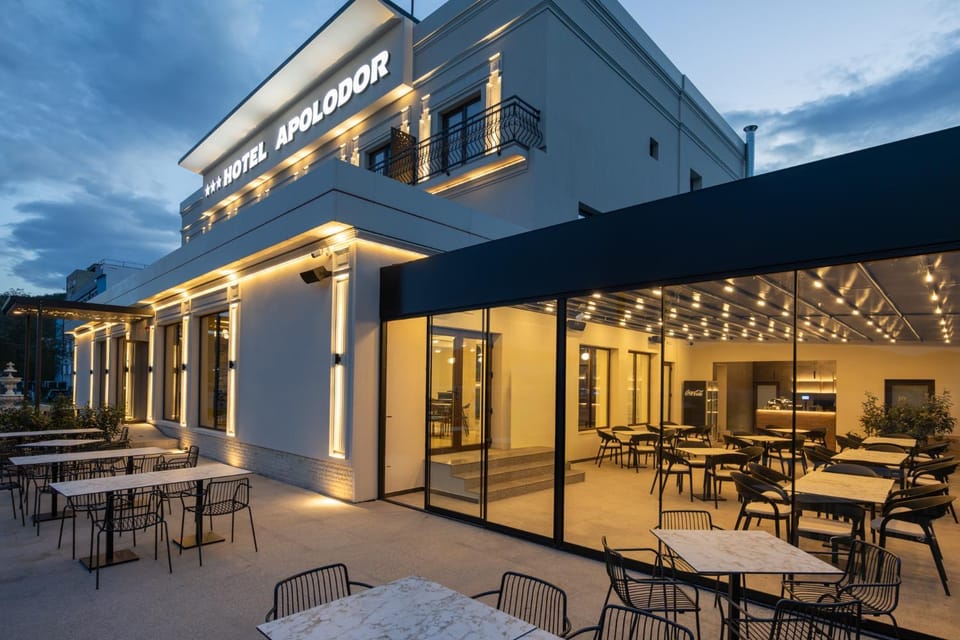 Property building, Patio, Restaurant/places to eat, Night, Balcony/Terrace, Seating area