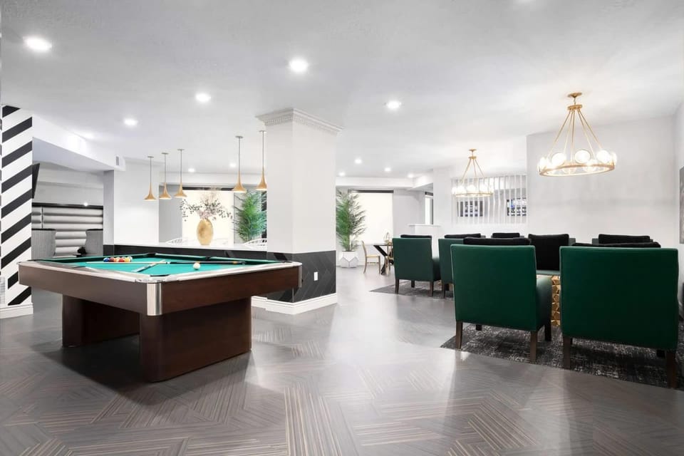 Billiard, Game Room