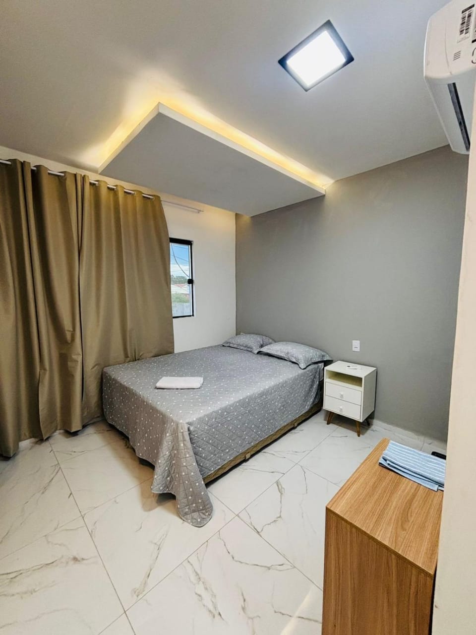 Bed, TV and multimedia, Photo of the whole room
