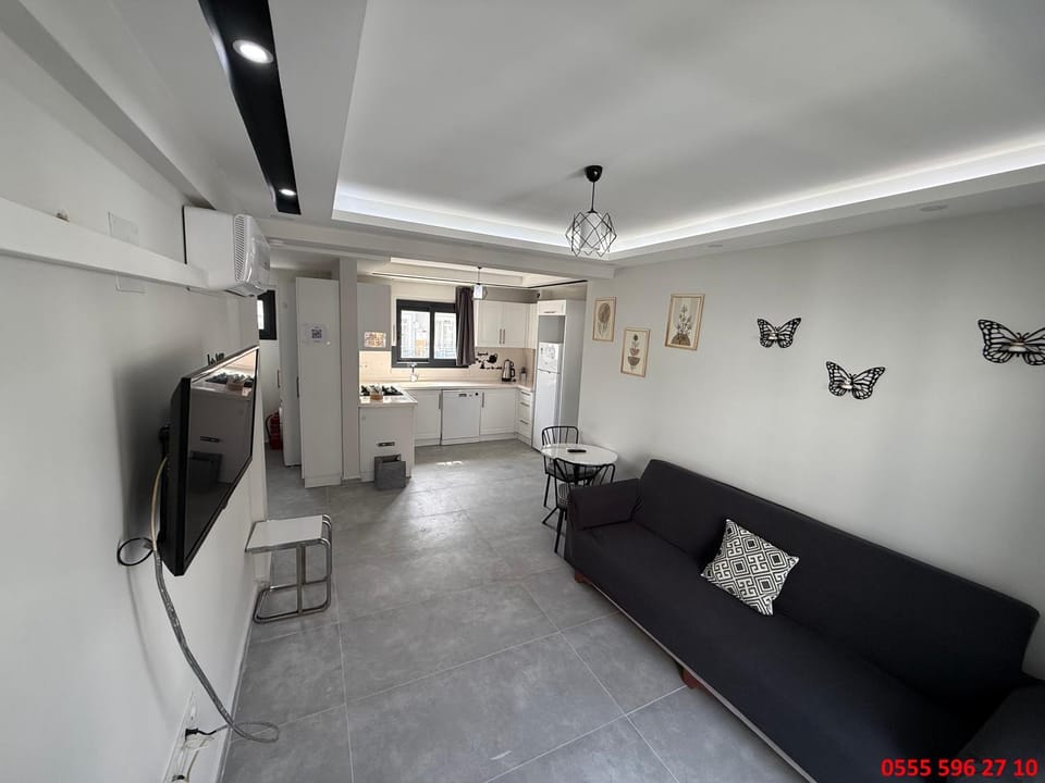 TV and multimedia, Living room, Seating area, oven