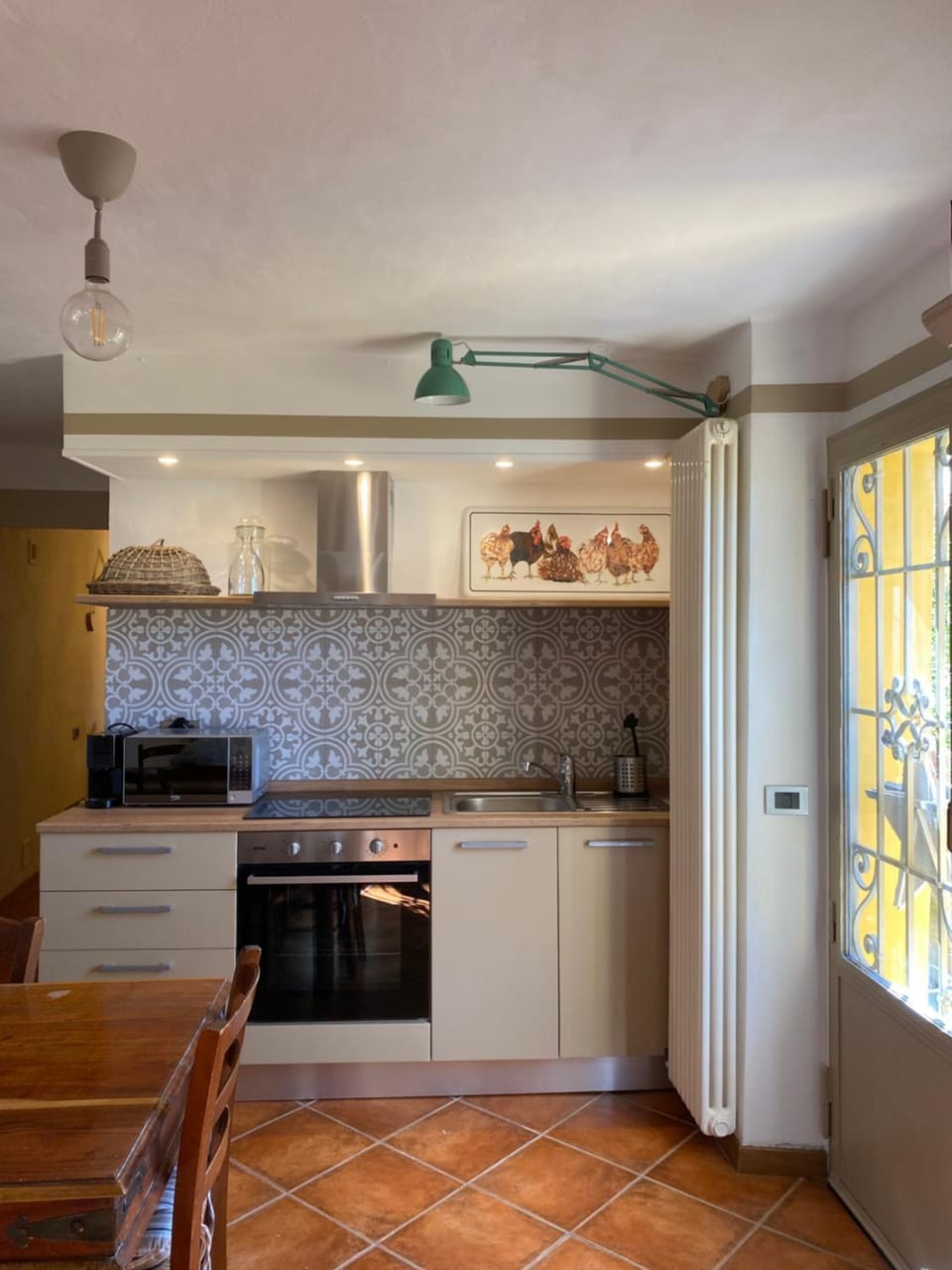 Kitchen or kitchenette, Dining area