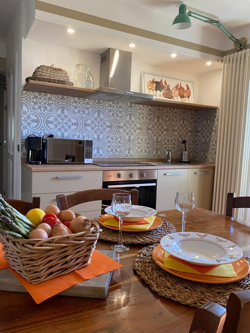 Kitchen or kitchenette, Dining area