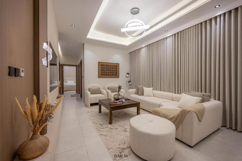 Luxury 2BR Residence & 75 TV King Abdulaziz Road Apartment in Jeddah