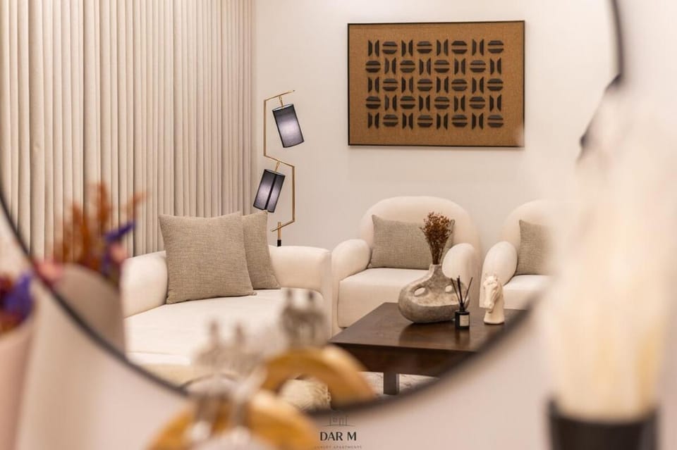 Luxury 2BR Residence & 75 TV King Abdulaziz Road Apartment in Jeddah