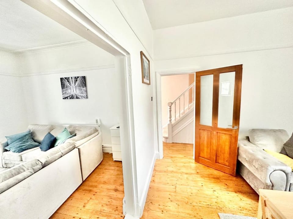 3 Bed Holiday Home - New Brighton Beach House in Wallasey