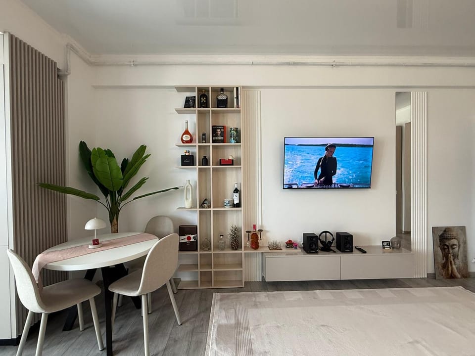 TV and multimedia, Seating area, storage