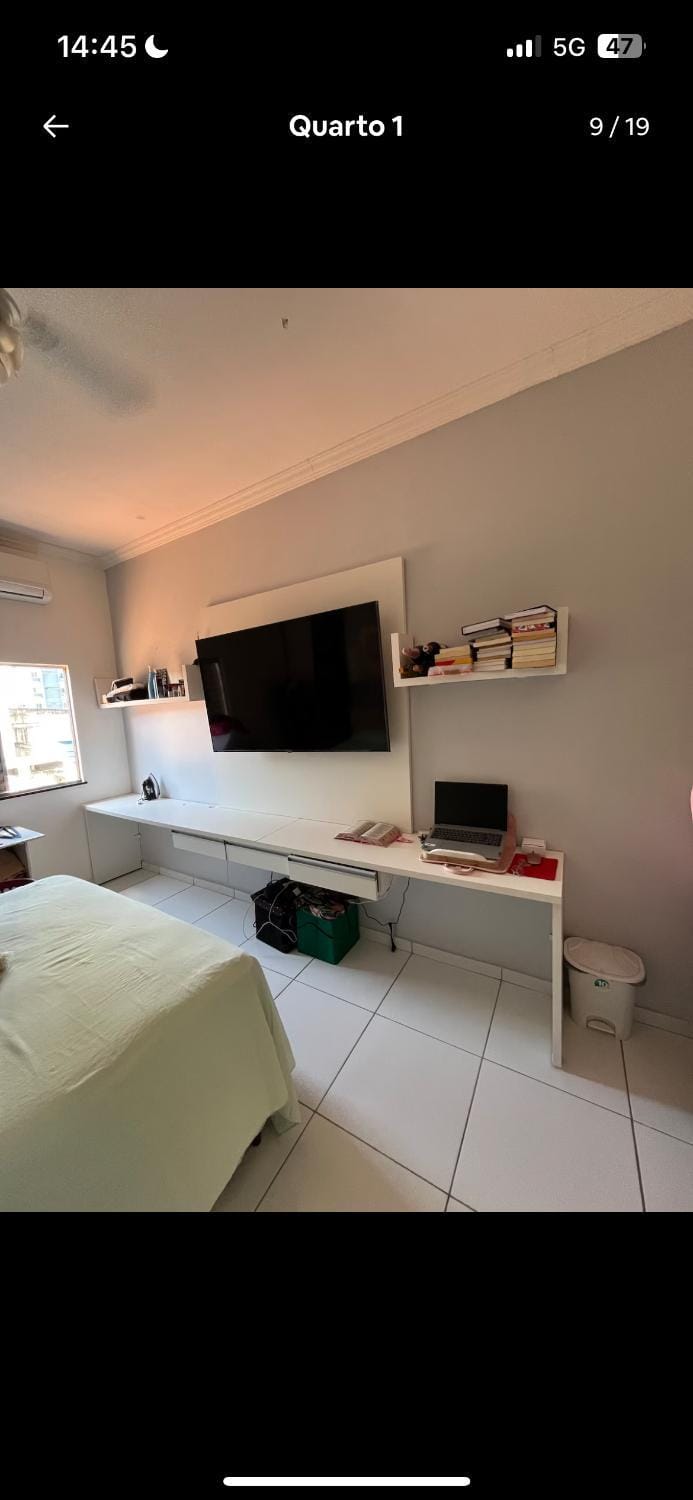 Bed, TV and multimedia, Bedroom