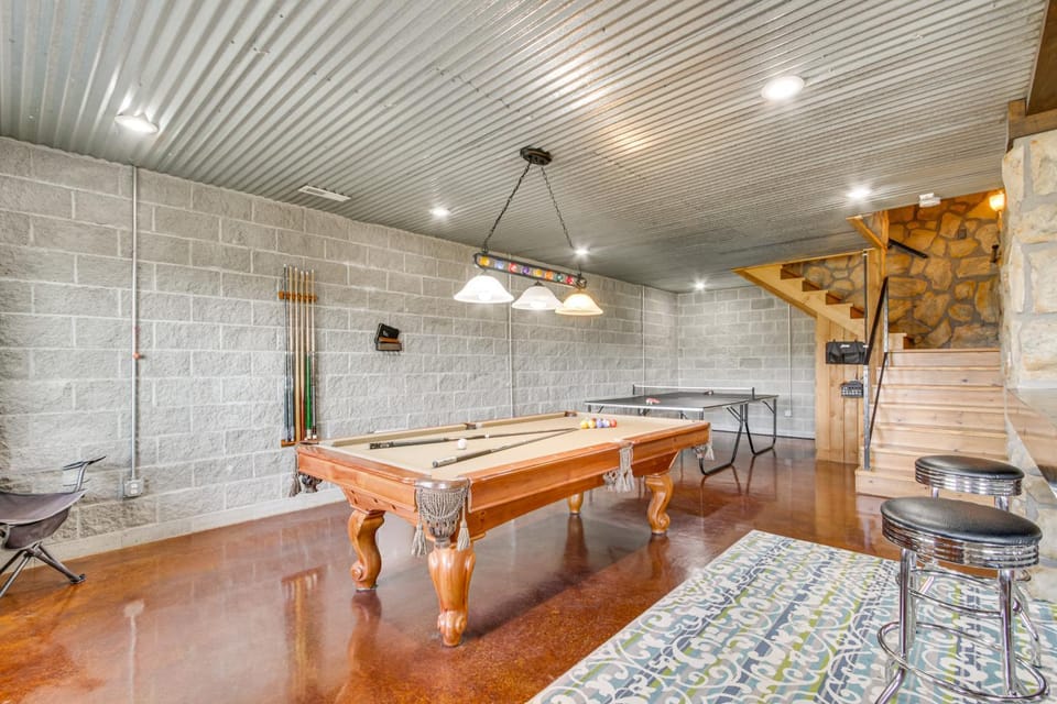 210-Acre Cabin w/ Trails & Hot Tub in Tuscumbia! Cabin in Alabama