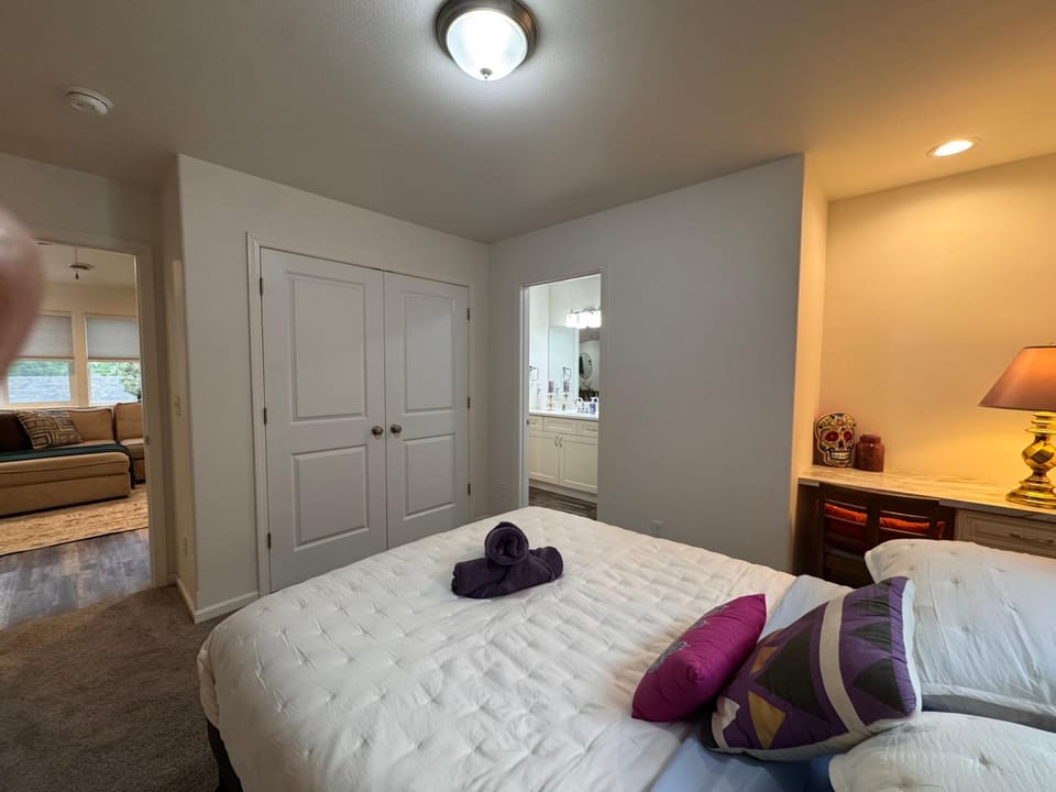 Relaxing 3BR 2 En Suites, Bikes & Helmets Apartment in Sheridan