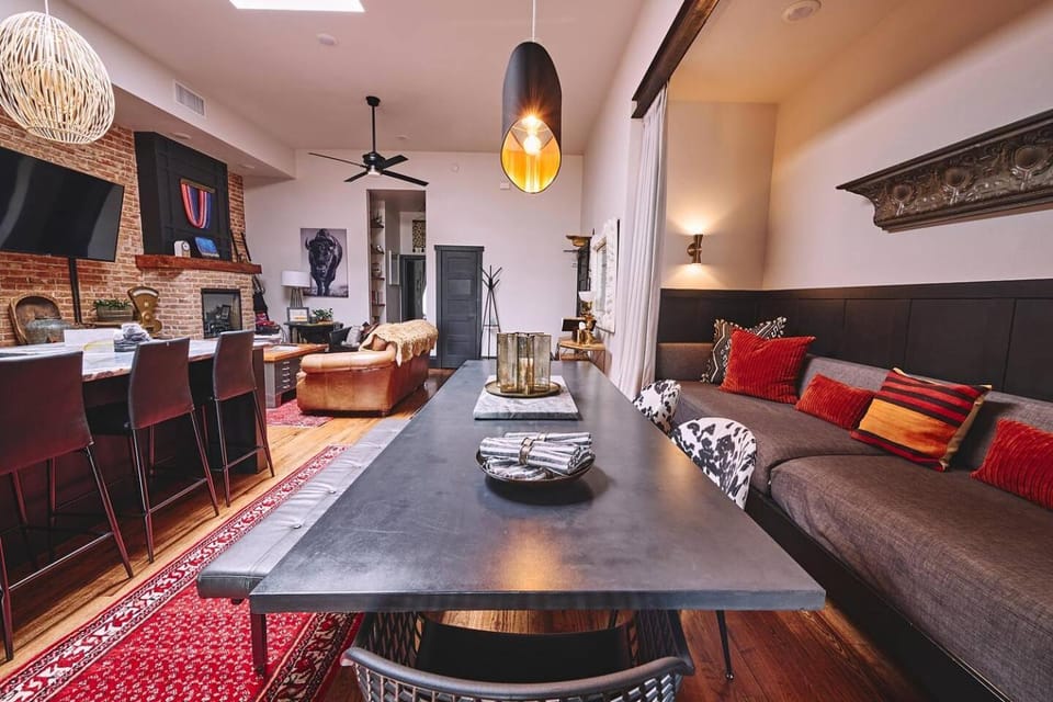Luxe Main St Loft with Rooftop Lounge and Balcony Hotel in Sheridan