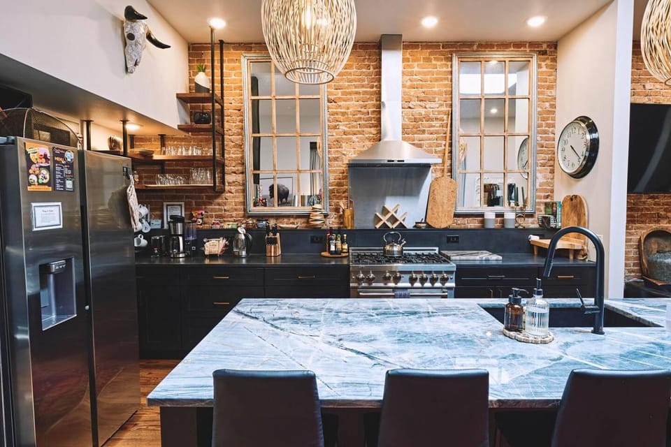 Luxe Main St Loft with Rooftop Lounge and Balcony Hotel in Sheridan