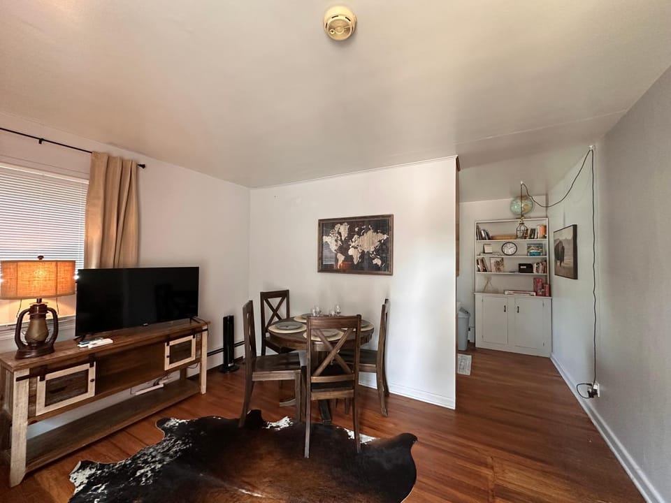 Pets Welcome Walkable Downtown Apt Gym & Pool Pass House in Sheridan