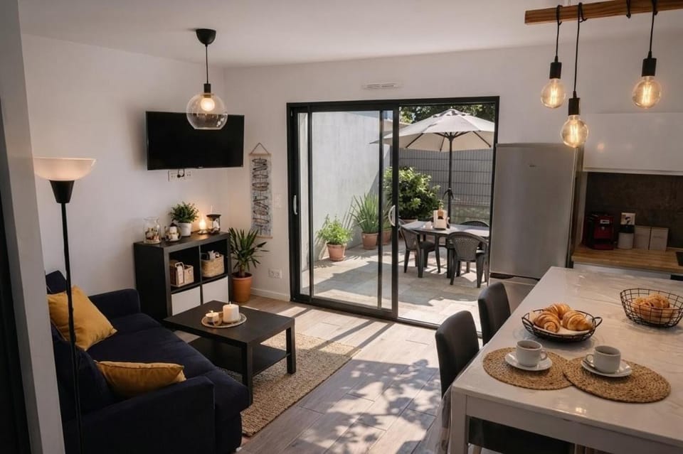 La plage à pied, T2 de 35 m2 avec cuisine, sdb et jardin privatif, parking, draps et serviettes inclus Apartment in Labenne