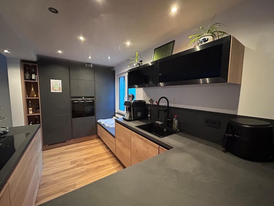 Kitchen or kitchenette, dishwasher