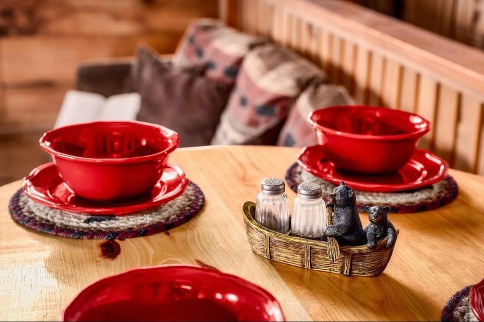 Stay BearDacious! Entire Cabin to Yourself with Hot Tub and Arcade! Cabin in Pigeon Forge