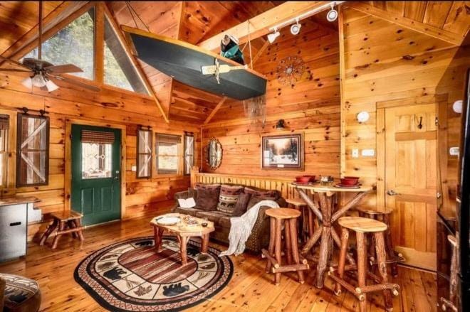 Communal lounge/ TV room, Living room, Dining area
