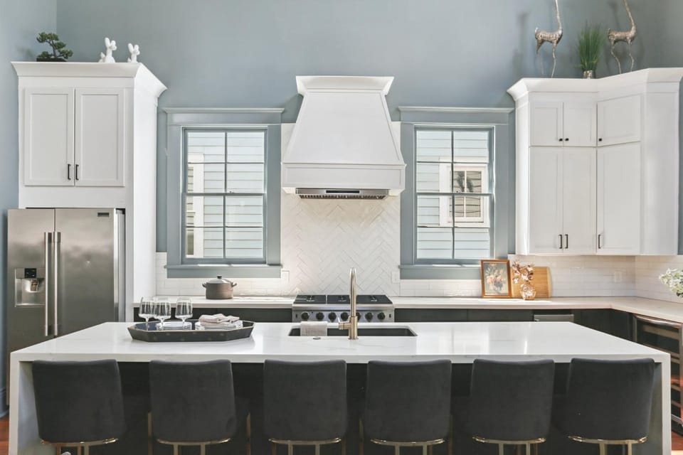 Designer Home on Magazine Pool and Spa House in Warehouse District