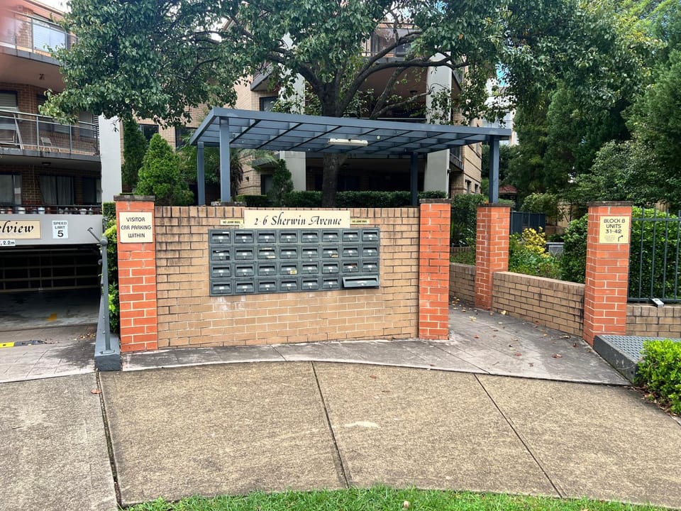 Property building, Facade/entrance
