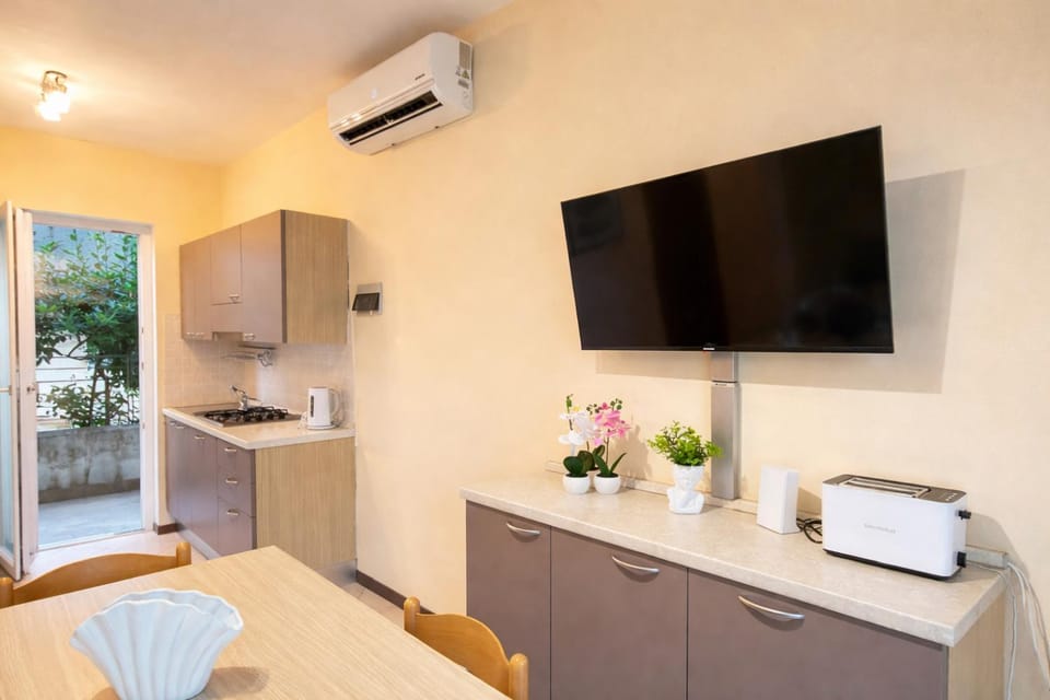 TV and multimedia, kitchen, air conditioner