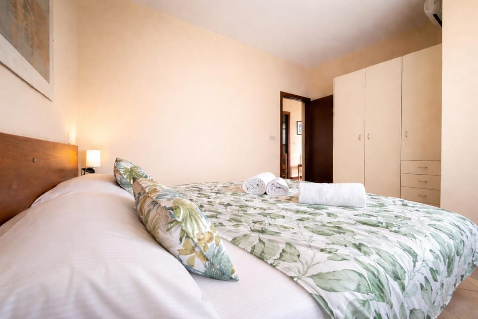 Bed, Bedroom, wardrobe