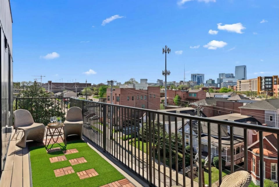 Rooftop Deck & Skyline Views Downtown Penthouse Apartment in Nashville