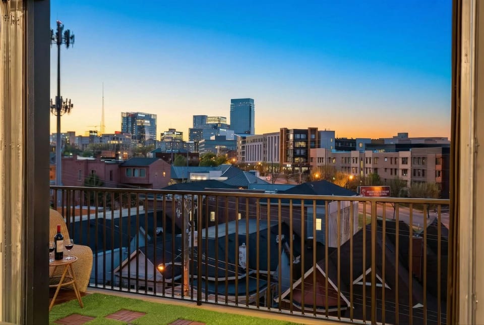 Rooftop Deck & Skyline Views Downtown Penthouse Apartment in Nashville
