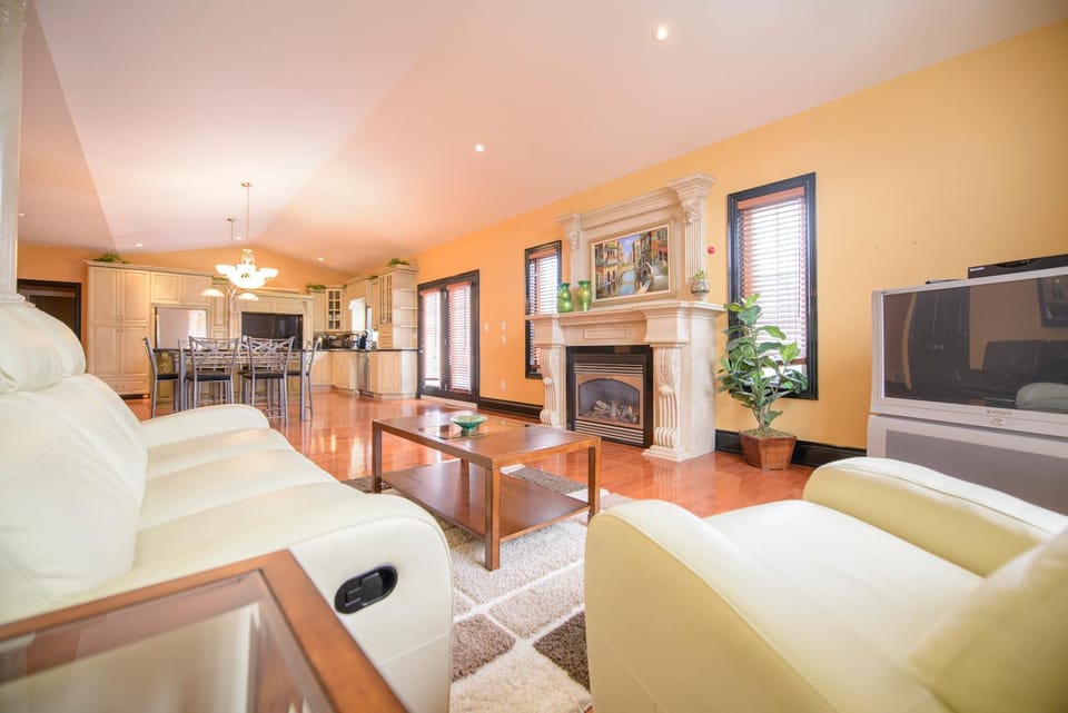 STONEHAVEN FAMILY STAY House in Niagara Falls