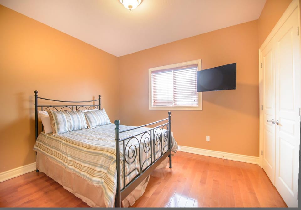 STONEHAVEN FAMILY STAY House in Niagara Falls