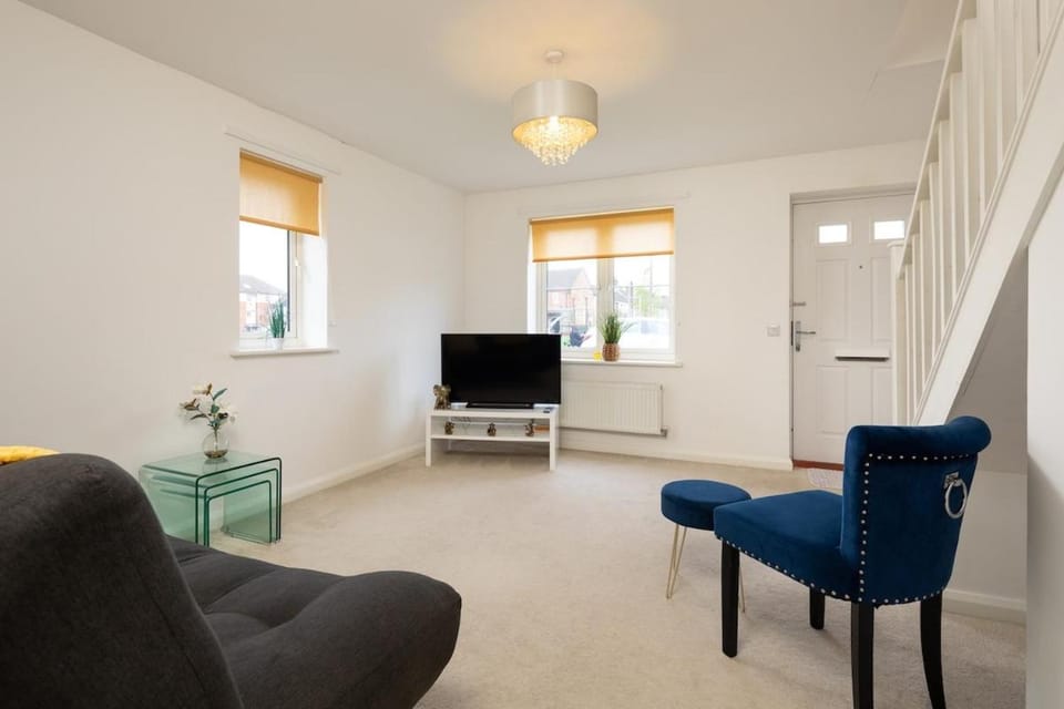 2BR House Driveway Parking City Center Apartment in Huntingdonshire District