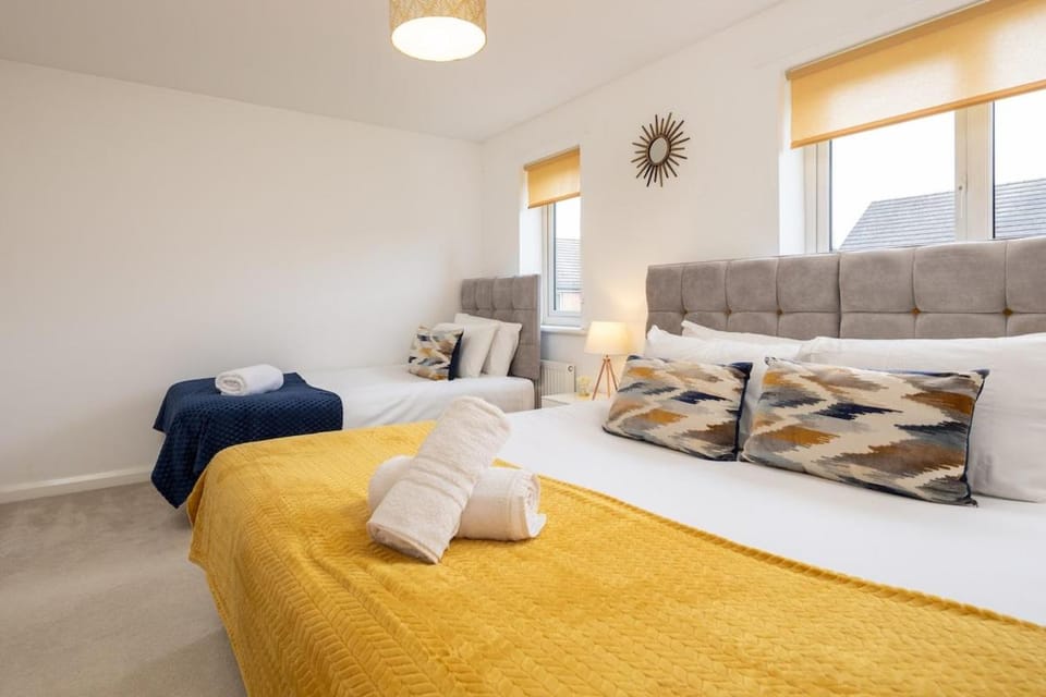 2BR House Driveway Parking City Center Apartment in Huntingdonshire District
