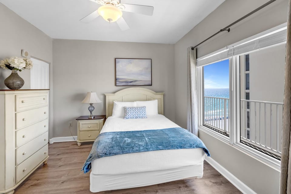 3BD Gulf-Front Condo! Pools! Balcony! Beach Access! Sleep 8 by Dolce Vita Getaways Apartment in Panama City Beach