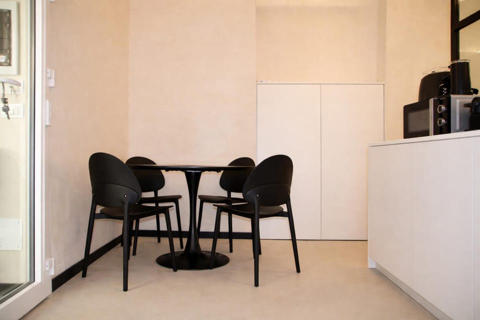 Living room, Photo of the whole room, furniture, microwave