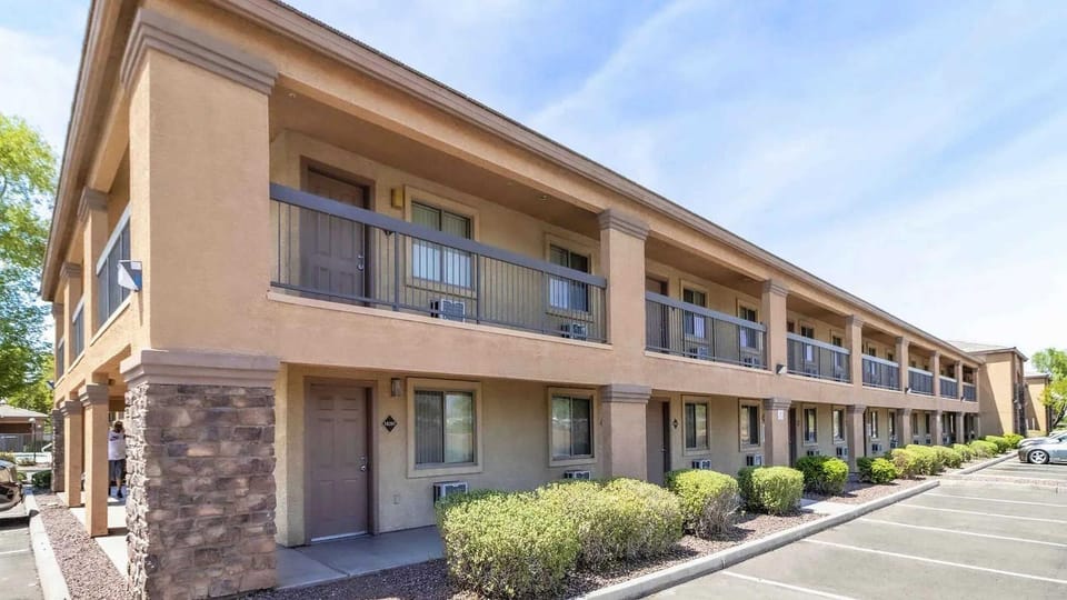 Cozy Studio Retreat in Tolleson for 2 Guests Apartment in Estrella Village