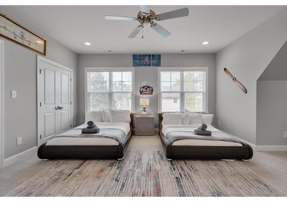 Bed, Photo of the whole room, Bedroom