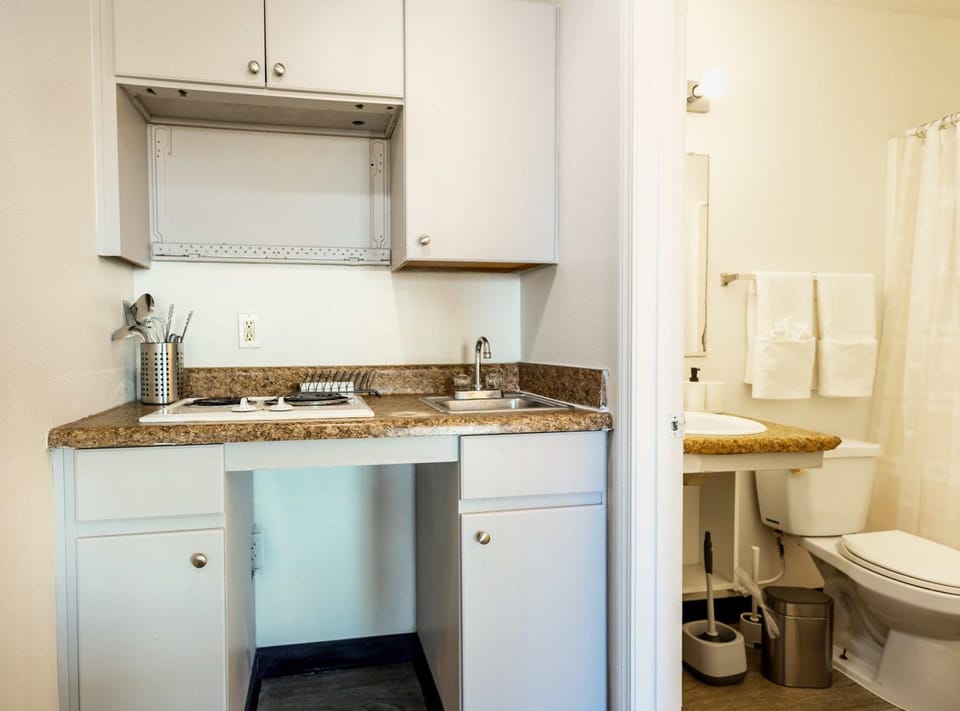 Tolleson Studio Retreat Cozy Stay for 2 Apartment in Estrella Village