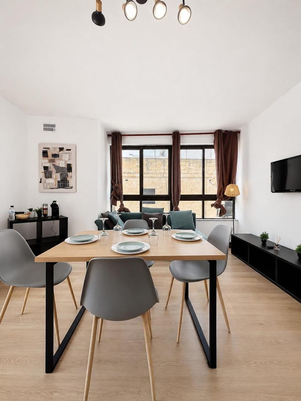 TV and multimedia, Living room, Seating area, Dining area