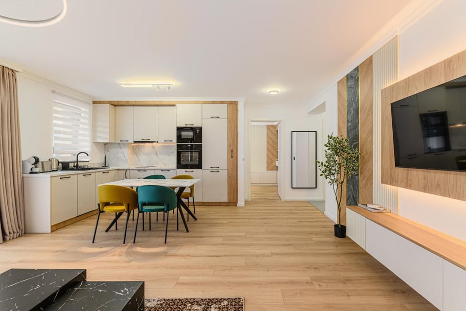 TV and multimedia, Coffee/tea facilities, Kitchen or kitchenette, Dining area, dishwasher, oven, stove, toaster