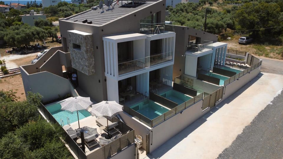 Property building, Day, Natural landscape, View (from property/room), Balcony/Terrace, Swimming pool, sunbed