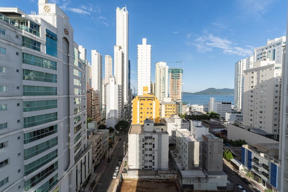 3 garagens com vista para Roda Gigante Apartment in Balneário Camboriú