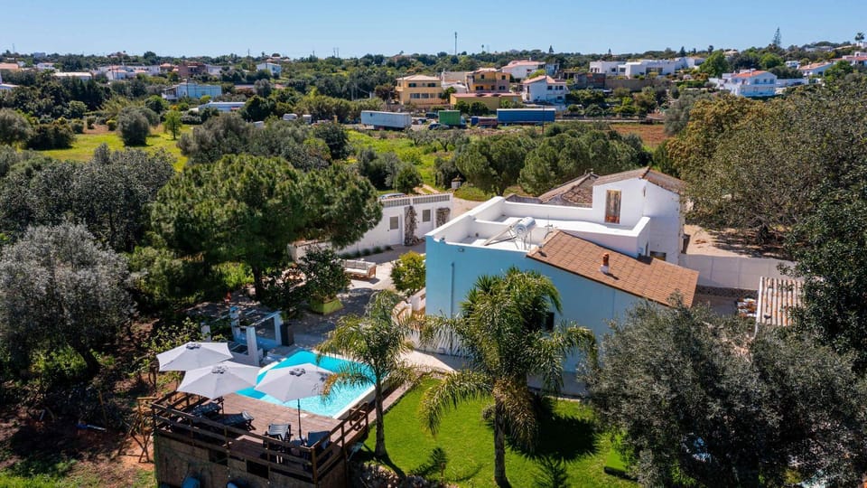 Property building, Bird's eye view, Pool view, Swimming pool, sunbed