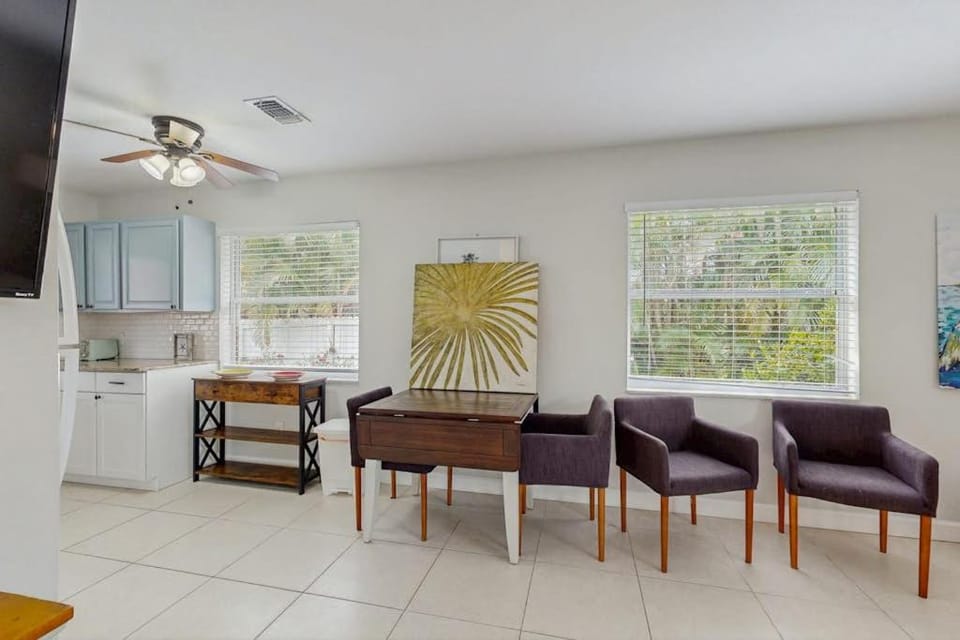 Sunlit Downtown Bungalow House in East Naples