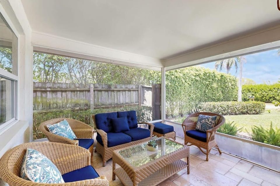 Flamingo Breeze House in Naples Park