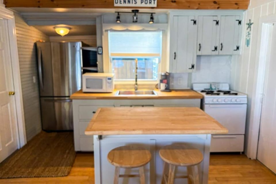Sunkiss Cottage House in Dennis Port