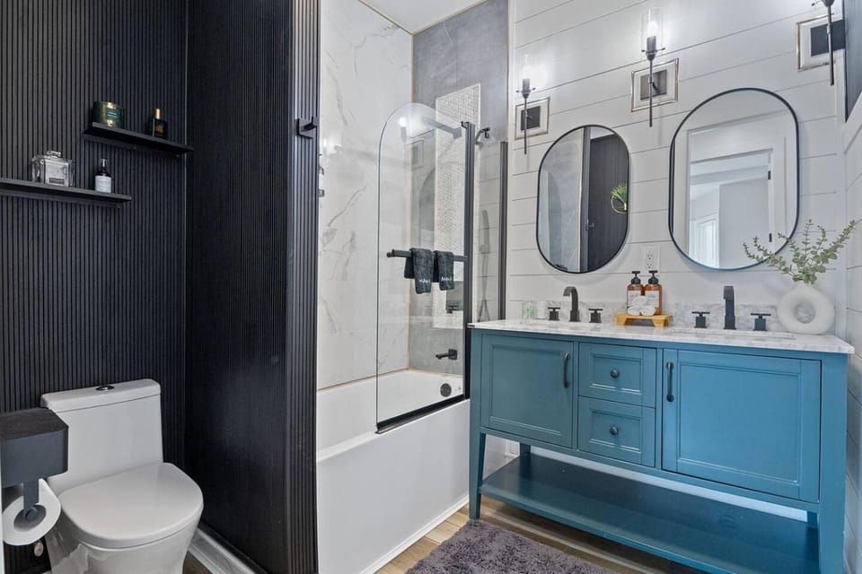 Shower, Toilet, Bathroom, Bath, towels