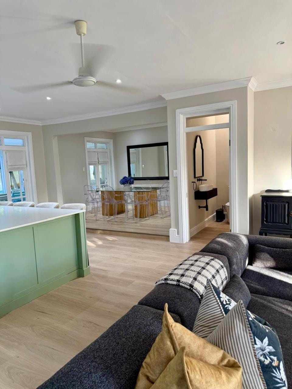 Living room, Photo of the whole room, Seating area, Dining area